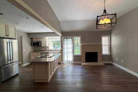 House in Gainesville, Florida 3 bedrooms, 137.31 sq.m. № 2109442 - photo 2