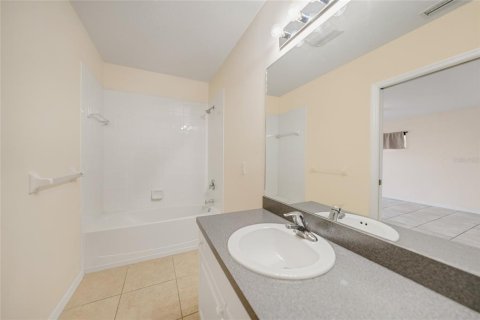 Copropriété à vendre à Punta Gorda, Floride: 2 chambres, 85.84 m2 № 2233785 - photo 12