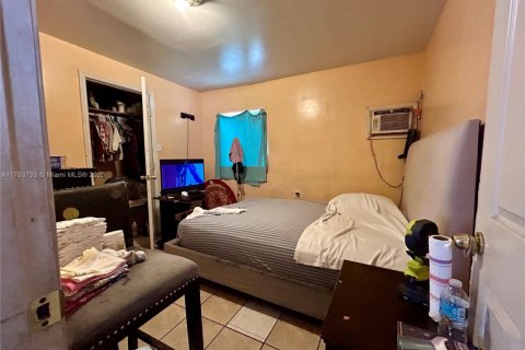 Commercial property in Opa-locka, Florida № 1731281 - photo 14