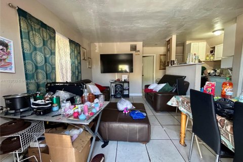 Commercial property in Opa-locka, Florida № 1731281 - photo 17