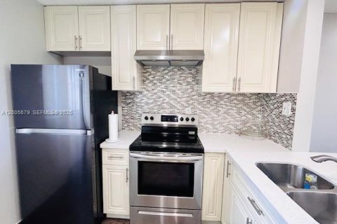 Copropriété à louer à Miami, Floride: 2 chambres, 74.69 m2 № 2145805 - photo 5