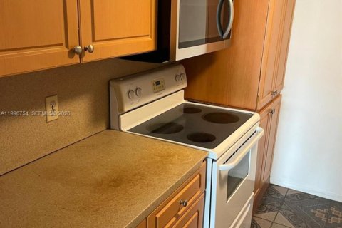 Снять в аренду кондоминиум в Майами, Флорида 3 спальни, 91.97м2, № 2058712 - фото 2