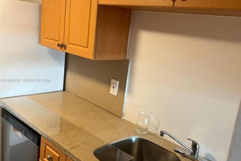 Снять в аренду кондоминиум в Майами, Флорида 3 спальни, 91.97м2, № 2058712 - фото 3