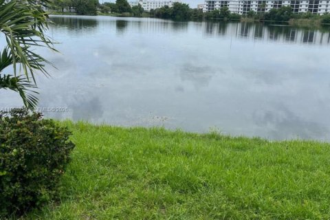 Снять в аренду кондоминиум в Майами, Флорида 3 спальни, 91.97м2, № 2058712 - фото 4