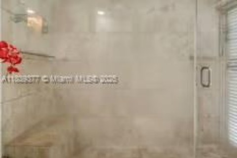 Casa en venta en Miami, Florida, 4 dormitorios, 220.92 m2 № 1939688 - foto 22