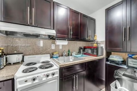 Casa en venta en Miami, Florida, 4 dormitorios, 220.92 m2 № 1939688 - foto 30