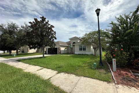 House in Leesburg, Florida 4 bedrooms, 191.66 sq.m. № 1899530 - photo 1