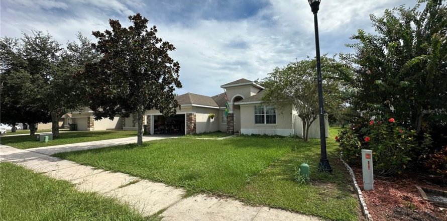 Casa en Leesburg, Florida 4 dormitorios, 191.66 m2 № 1899530