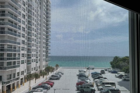 Condo in Hollywood, Florida, 2 bedrooms  № 1861436 - photo 26