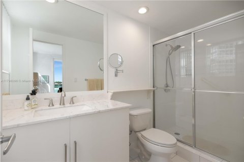 Condo in Hollywood, Florida, 2 bedrooms  № 1861436 - photo 13