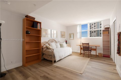 Condo in Hollywood, Florida, 2 bedrooms  № 1861436 - photo 14