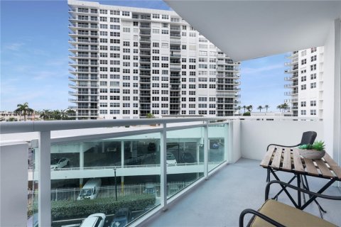 Condo in Hollywood, Florida, 2 bedrooms  № 1861436 - photo 19