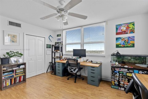 Condominio en venta en Miami, Florida, 2 dormitorios, 99.59 m2 № 1707583 - foto 9
