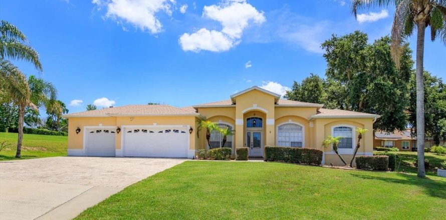 Villa ou maison à Clermont, Floride 4 chambres, 224.27 m2 № 2220400