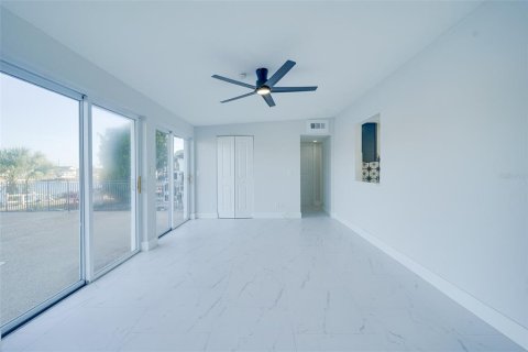 Casa en venta en Port Charlotte, Florida, 3 dormitorios, 176.14 m2 № 2109502 - foto 28