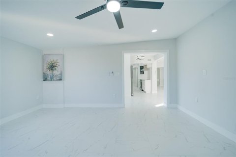 Casa en venta en Port Charlotte, Florida, 3 dormitorios, 176.14 m2 № 2109502 - foto 24