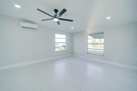 Casa en venta en Port Charlotte, Florida, 3 dormitorios, 176.14 m2 № 2109502 - foto 23