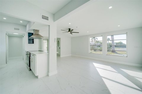 Casa en venta en Port Charlotte, Florida, 3 dormitorios, 176.14 m2 № 2109502 - foto 6