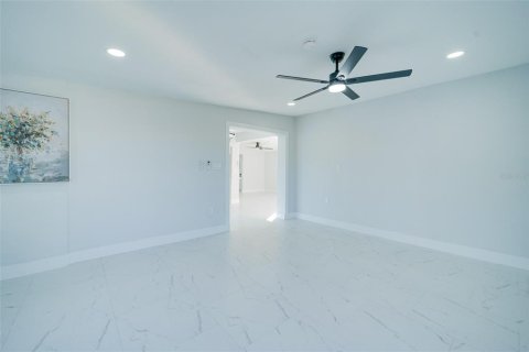 Casa en venta en Port Charlotte, Florida, 3 dormitorios, 176.14 m2 № 2109502 - foto 25