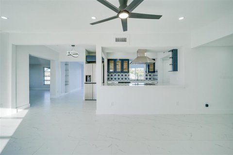 Casa en venta en Port Charlotte, Florida, 3 dormitorios, 176.14 m2 № 2109502 - foto 4