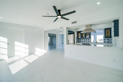 Casa en venta en Port Charlotte, Florida, 3 dormitorios, 176.14 m2 № 2109502 - foto 3
