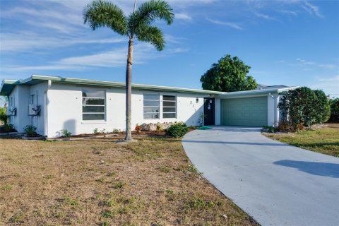 House in Port Charlotte, Florida 3 bedrooms, 176.14 sq.m. № 2109502