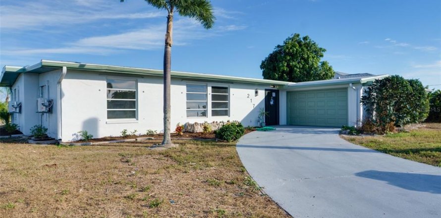 Casa en Port Charlotte, Florida 3 dormitorios, 176.14 m2 № 2109502