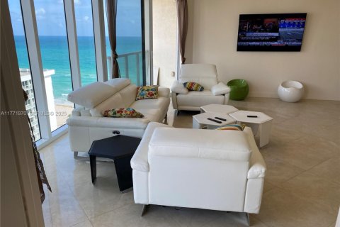 Condo in Sunny Isles Beach, Florida, 2 bedrooms № 2185824 - photo 2