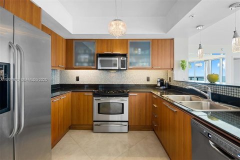Condo in Sunny Isles Beach, Florida, 2 bedrooms № 2185824 - photo 9