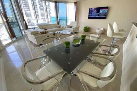 Condo in Sunny Isles Beach, Florida, 2 bedrooms № 2185824 - photo 7