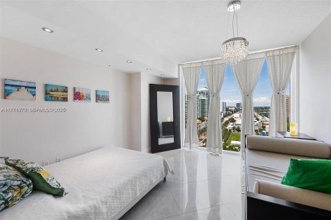 Condo in Sunny Isles Beach, Florida, 2 bedrooms № 2185824 - photo 15