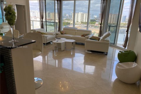 Condo in Sunny Isles Beach, Florida, 2 bedrooms № 2185824 - photo 3