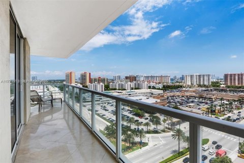 Condo in Sunny Isles Beach, Florida, 2 bedrooms № 2185824 - photo 18
