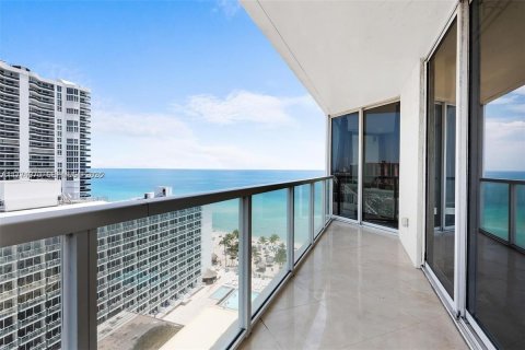 Condo in Sunny Isles Beach, Florida, 2 bedrooms № 2185824 - photo 19