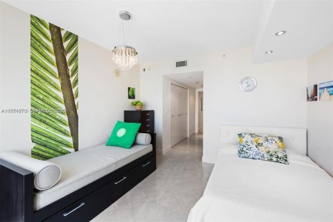 Condo in Sunny Isles Beach, Florida, 2 bedrooms № 2185824 - photo 16