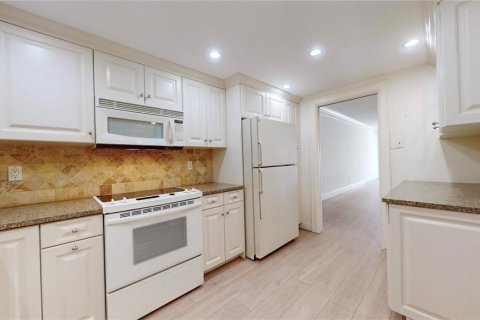 Condo in Saint Pete Beach, Florida, 2 bedrooms № 2226468 - photo 23