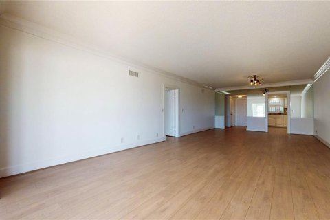 Condo in Saint Pete Beach, Florida, 2 bedrooms № 2226468 - photo 27