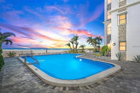 Condo in Saint Pete Beach, Florida, 2 bedrooms № 2226468 - photo 4