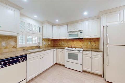 Condo in Saint Pete Beach, Florida, 2 bedrooms № 2226468 - photo 24