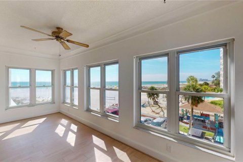 Condo in Saint Pete Beach, Florida, 2 bedrooms № 2226468 - photo 21