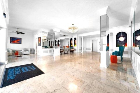 Condo in Saint Pete Beach, Florida, 2 bedrooms № 2226468 - photo 7