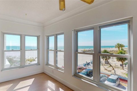Condo in Saint Pete Beach, Florida, 2 bedrooms № 2226468 - photo 19