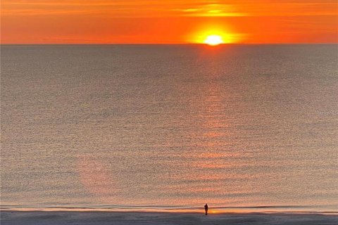 Condo in Saint Pete Beach, Florida, 2 bedrooms № 2226468 - photo 6