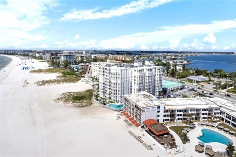 Condo in Saint Pete Beach, Florida, 2 bedrooms № 2226468 - photo 3