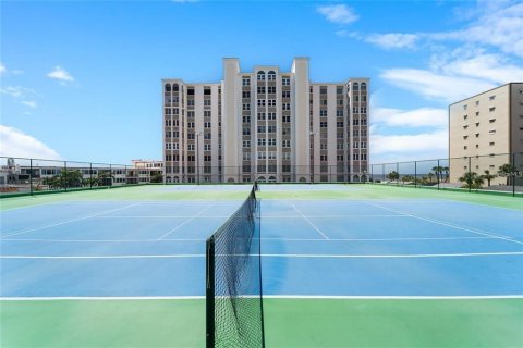 Condo in Saint Pete Beach, Florida, 2 bedrooms № 2226468 - photo 15