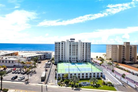 Condo in Saint Pete Beach, Florida, 2 bedrooms № 2226468 - photo 2