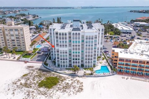 Condo in Saint Pete Beach, Florida, 2 bedrooms  № 2226468