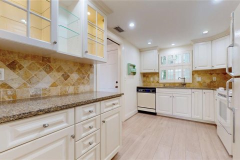 Condo in Saint Pete Beach, Florida, 2 bedrooms № 2226468 - photo 22