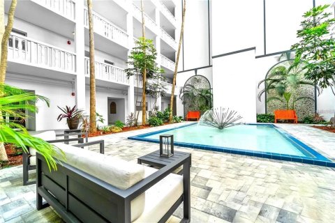 Condo in Saint Pete Beach, Florida, 2 bedrooms № 2226468 - photo 9