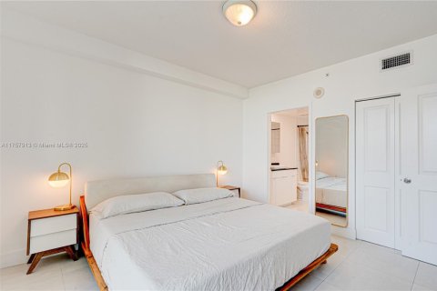 Condo in Miami, Florida, 1 bedroom  № 1962099 - photo 10